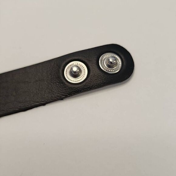 NWT Faux Black Leather Cuff with Silver Skull and Snap Closure - Picture 3 of 7